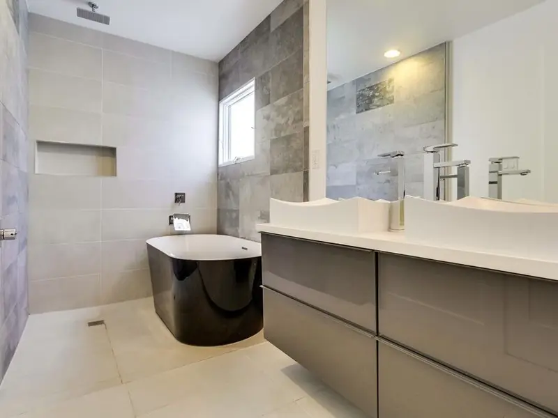 Finished bathroom, dry and clean