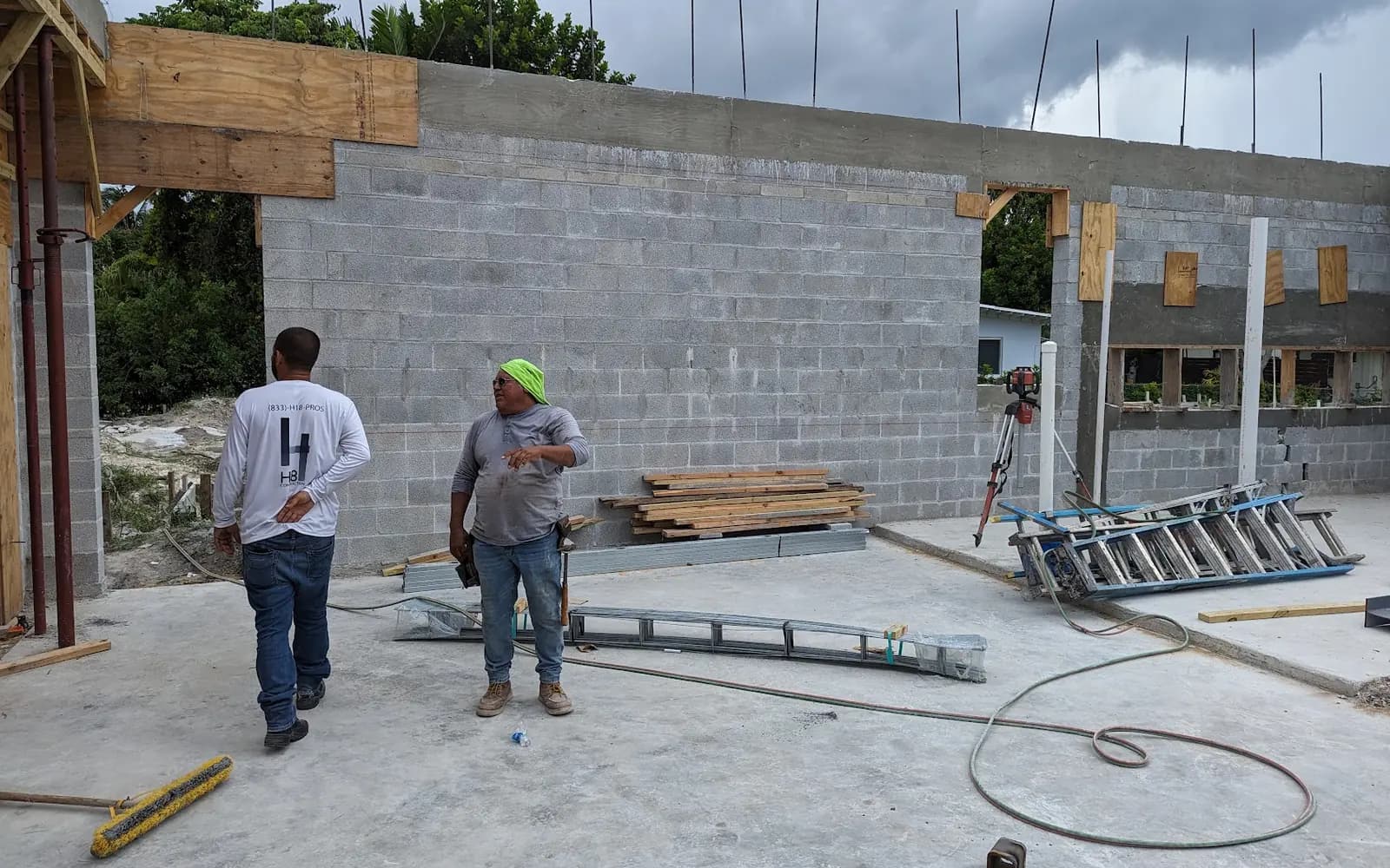 Masons laying concrete block walls