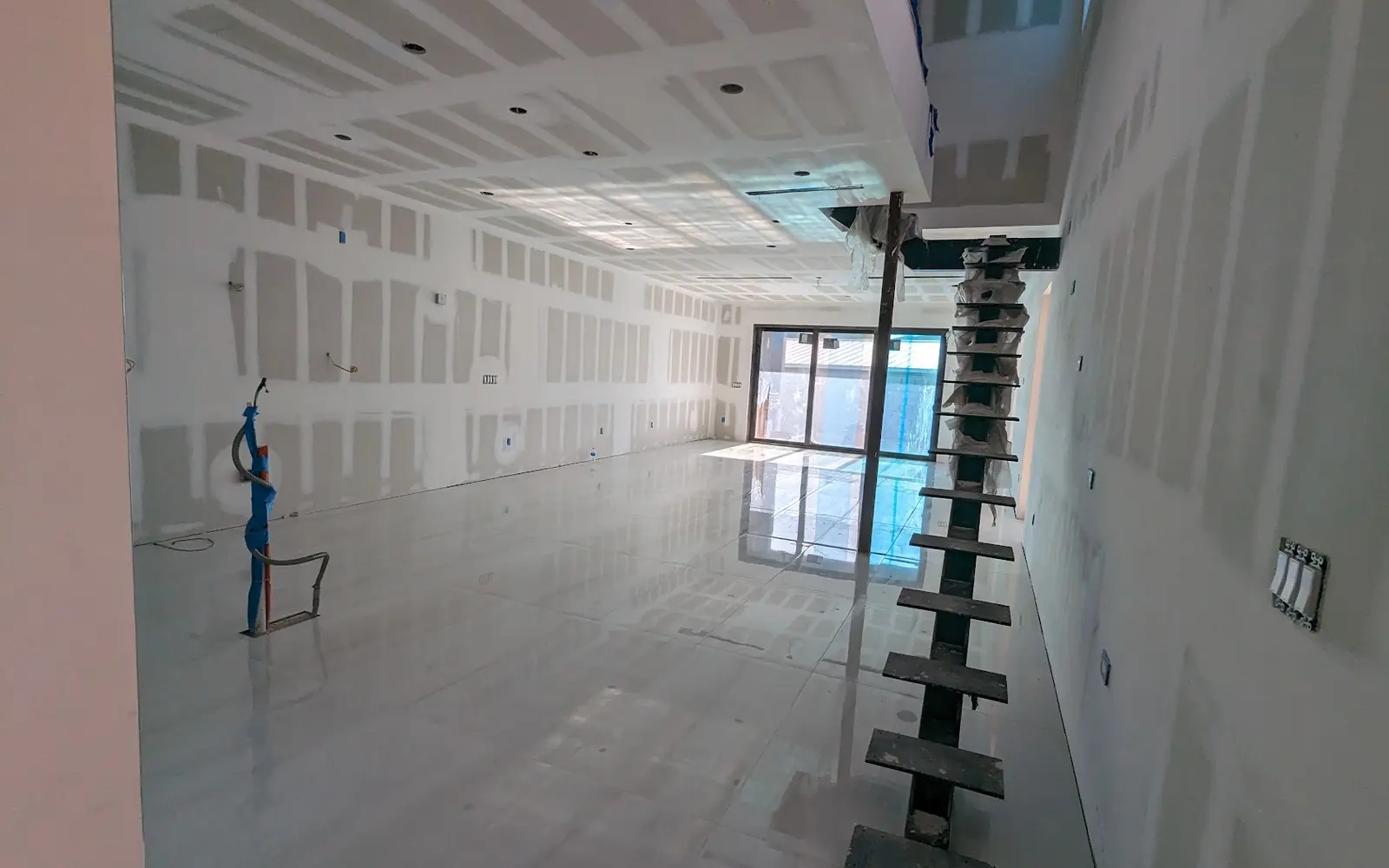 Modern interior with floating stairs and glass rail